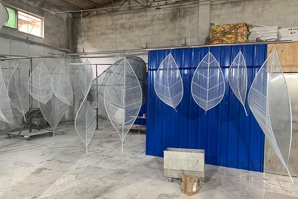 Custom Stainless Steel Leaf Sculptures – Modern Metal Wall & Hanging Art for Indoor & Outdoor Decor